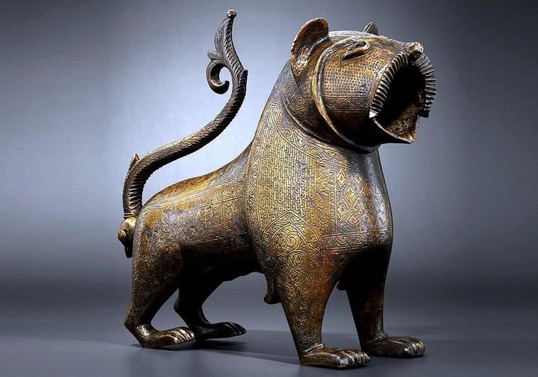 El León de Monzón es hallado en 1848. Fue vendido en tres ocasiones (1872,1874,1890) hasta su donación definitiva al Museo del Louvre en 1926. El gobierno español nunca se interesó por su recuperación o compra.