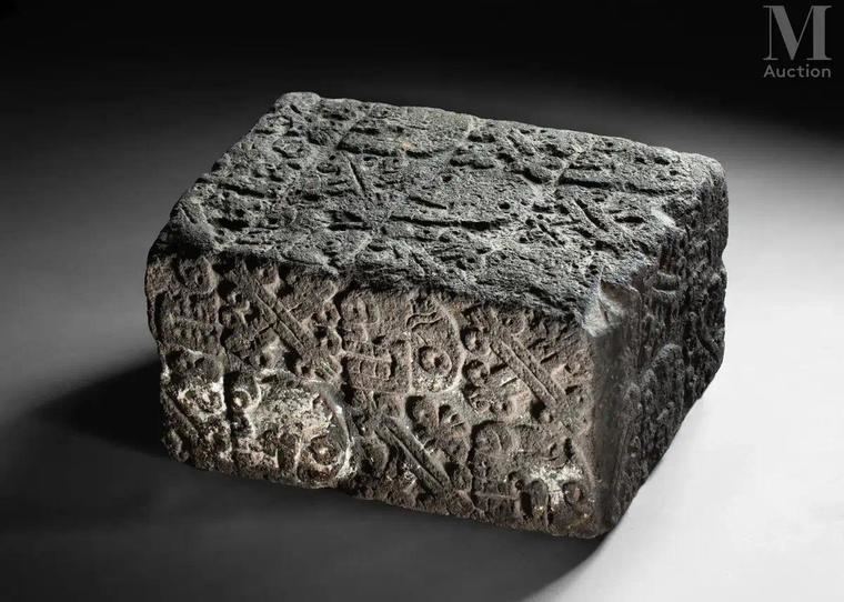 El lote llamado 'Altar Ceremonial' procede de Tenochtitlán con una estimación de venta de entre 59.000 y 95.000 dólares.