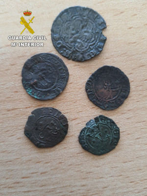 La Guardia Civil investiga la venta online de 34 monedas antiguas expoliadas