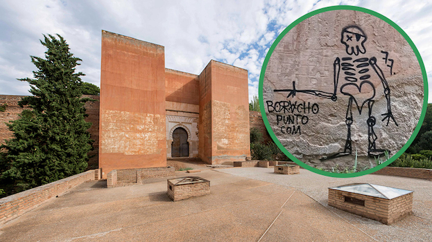 La Puerta de los Siete Suelos en la Alhabmra amaneció pintarrajeada el pasado 9 de mayo