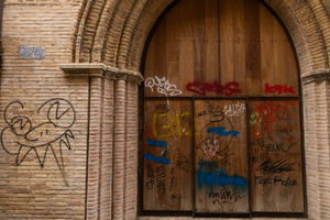 Los grafitis en La Magdalena de Zaragoza son una constante