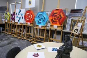 El Grupo de Patrimonio Histórico de Policía Nacional de la Comunitat Valenciana interviene siete reproducciones de obras de Yturralde y Chillida.