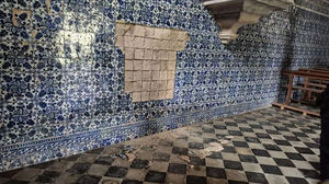 el problema se agrava con el robo de azulejos en iglesias, como el de la Iglesia de Nossa Senhora da Conceição, en Monforte (siglo XVII) que sucedió en 2025.