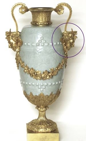 El análisis de adorno del fauno (circulo) y el dorado concluyen que la pieza es posterior a 1840 no al siglo XVIII.