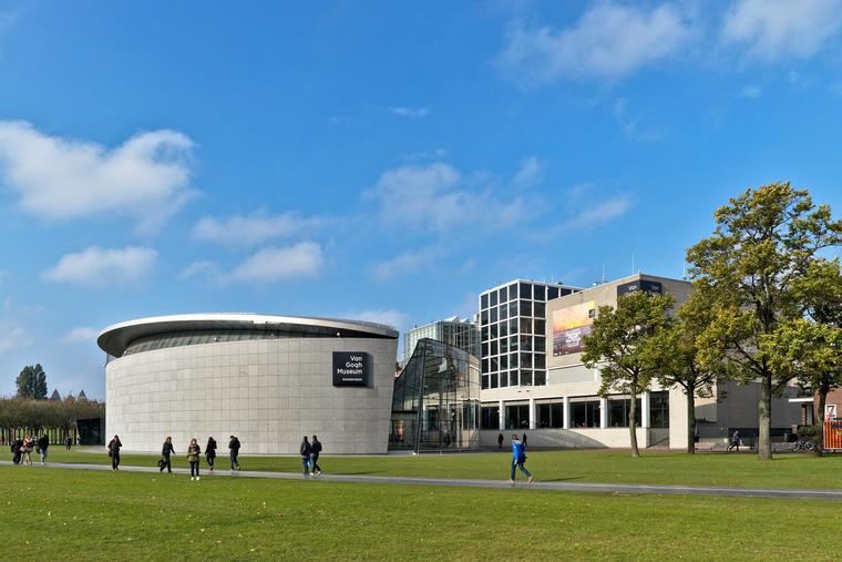 El museo Van Gogh se inauguró en 1973 bajo un acuerdo entre la familia Van Gogh y el gobierno Holandés.