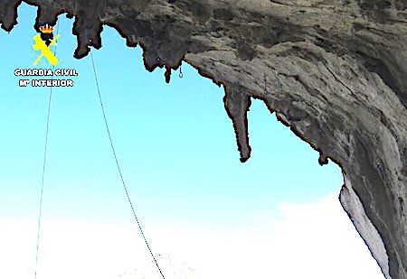 perforaciones y anclajes para escalada en la cavidad
