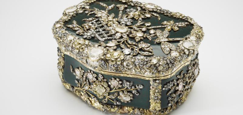 Caja de rapé cubierta de diamantes perteneciente al rey Carlos III